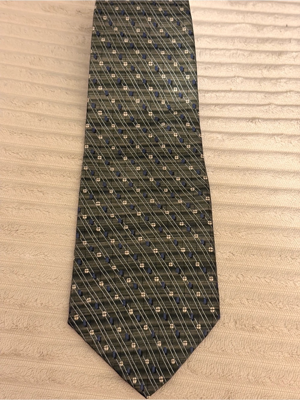 Geoffrey Beene 100% Silk Tie – Olive Green & Blue Plaid Geometric
